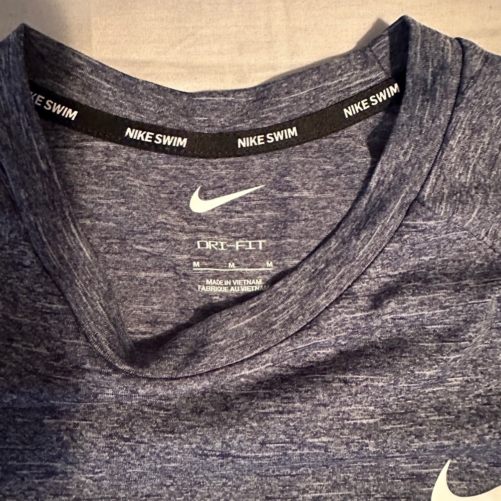 Nike Dri-Fit Nike swim t-shirt - Picture 2 of 3